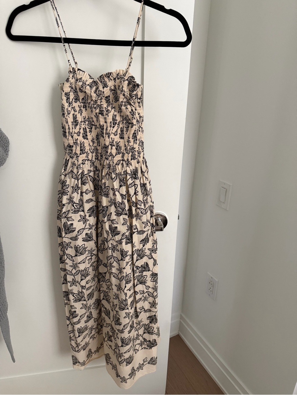 H&M Black Floral Print Beige Smocked Midi Dress